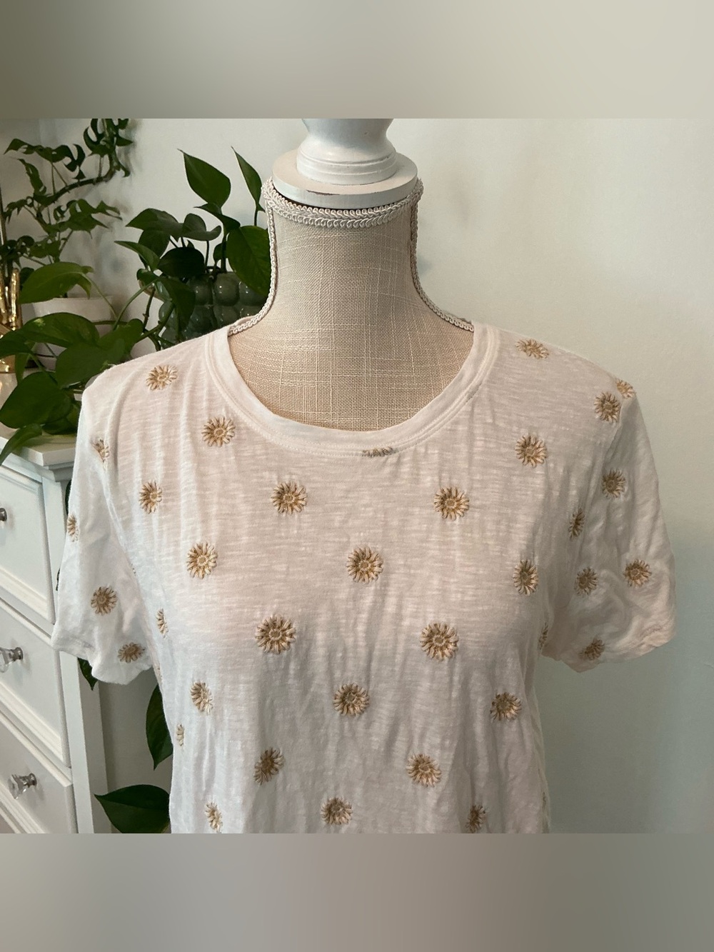 Lucky Brand | White and Gold Embroidered Short Sleeve Shirt size Large - Picture 2 of 10